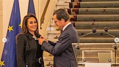برتبتي ضابط وفارس.. هند صبري ومحمد حفظي يحصلان على وسام الفنون الفرنسي | صور