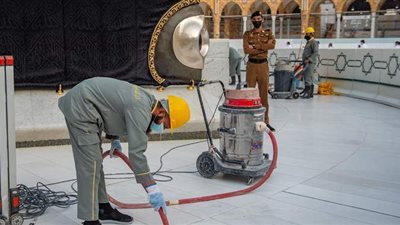 استبدال رخام صحن الطواف في المسجد الحرام | صور