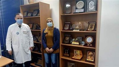 صاحب لقب أفضل طبيب كلى بالعالم: لا أمتلك عيادة ولا أبحث عن المال وأعمل من أجل الناس فقط .. ودكتور غنيم مثلى الأعلى ( حوار )