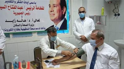 وكيل وزارة الصحة بالدقهلية يتلقى الجرعة الأولى من لقاح كورونا بتمي الأمديد | صور