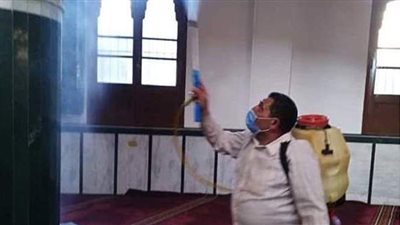 الأوقاف تواصل تعقيم المساجد قبل صلاة الجمعة | صور