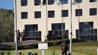 أحكام بالسجن على مسئولين سابقين في نظام بوتفليقة