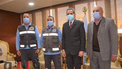 أعادوا 400 ألف جنيه لصاحبها.. محافظ الغربية يكرم عاملين بهيئة الإسعاف