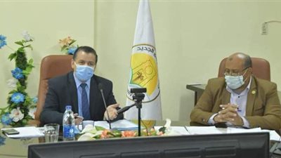 رئيس جامعة الوادي الجديد يترأس اجتماع مجلس شئون الطلاب والتعليم