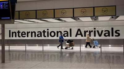 إجراءات بريطانيا للحد من السفر لوقف تفشي كورونا