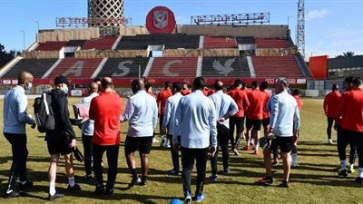 موسيماني يحاضر لاعبي الأهلي