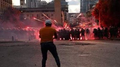 اندلاع حريق ضخم في مبنى بلدية طرابلس بعد رشقها بالمولوتوف | فيديو