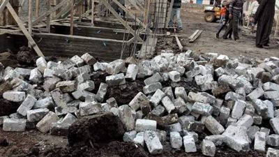 إيقاف أعمال بناء مخالف وإزالة مبان مخالفة في البحيرة