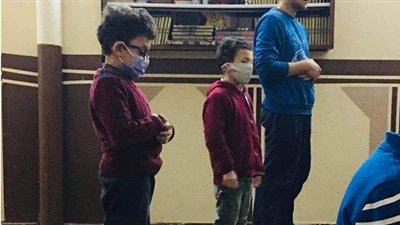 يُشجع أقرانه على الصلاة في المسجد.. حكاية يوسف أصغر مؤذن بالمنصورة /صور