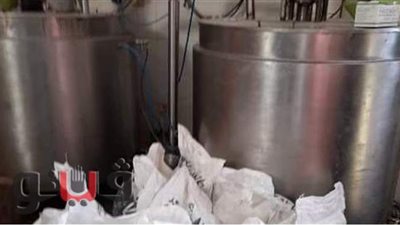 تموين الشرقية يُداهم مصانع حلويات بير السلم بالعاشر من رمضان |صور