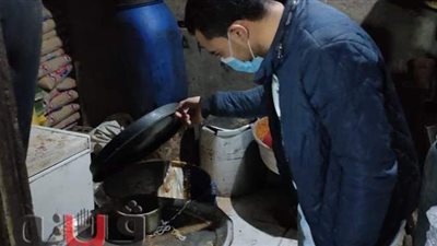 غلق وتشميع 16 منشأة مخالفة وإعدام أغذية فاسدة بالشرقية