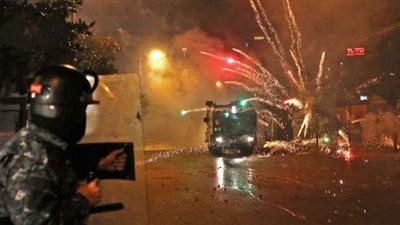 حاولوا اقتحام مبنى حكومي.. الجيش اللبناني يطلق النار على المتظاهرين في طرابلس