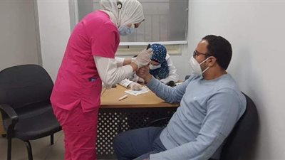 الأطقم الطبية بمطروح تتلقى لقاح كورونا.. عزل النجيلة صاحب المبادرة الأولى.. والصحة: وفرنا كافة الإمكانيات اللازمة | فيديو وصور