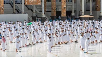 إقامة صلاة الجمعة بالمسجد الحرام في ظل الإجراءات الاحترازية | صور