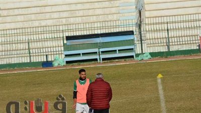 درس خصوصي من خالد عيد لخالد رسلان في تدريبات غزل المحلة | صور