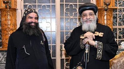 البابا تواضروس يستقبل كاهن كنيسة قطر لمتابعة الخدمة