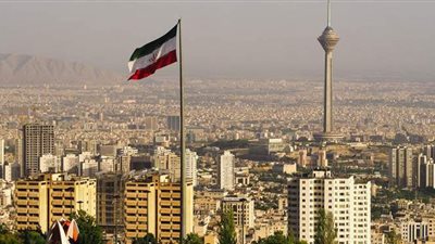 ليلة الرعب في إيران.. صافرات إنذار وسقوط طائرات والفاعل مجهول