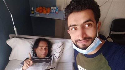 أحدث ظهور للمطرب علي حميدة خلال تلقيه العلاج بالمستشفى