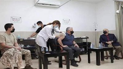 أرق وصعوبة في النوم.. أعراض لازمت ملك الأردن بعد تلقيه لقاح كورونا