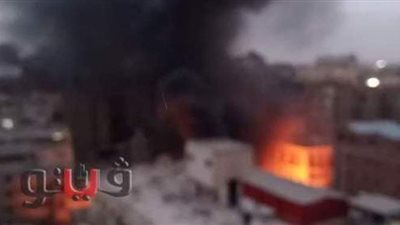 مشاهد من حريق سوق التوفيقية.. النيران تلتهم المحلات والأكشاك.. ماس كهربائي سبب الحريق.. واستمرار أعمال التبريد