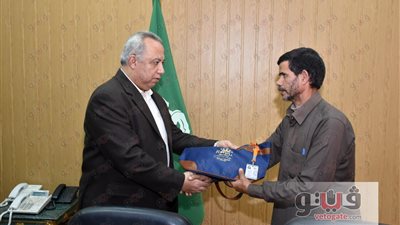 بالصور.. تسليم تذاكر الطيران لـ10 من أسر الشهداء بالشرقية لأداء العمرة