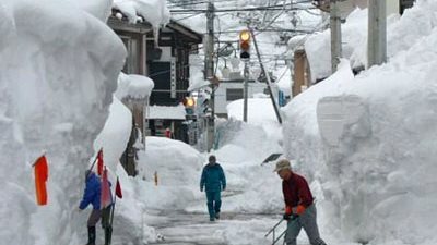 مقتل سبعة أشخاص جراء عواصف ثلجية بشمال اليابان