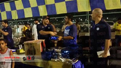 بالصورة... «الظفرة الإماراتي» يكرم المدرب المصري هشام متولي