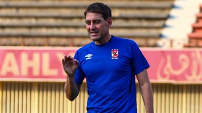 فايلر يعقد محاضرة بالفيديو للاعبي الأهلي استعدادا للإنتاج الحربي