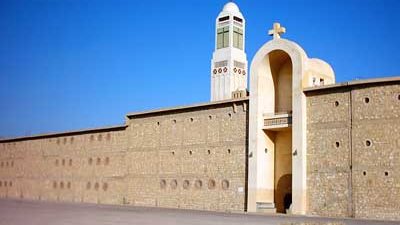 يوحنا المقاري: البلطجية اعتدوا على 1000 فدان تابعة لدير أبو مقار