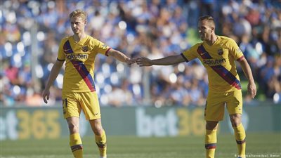 مدرب برشلونة يجد وصفة ناجحة للهيمنة على وسط الميدان