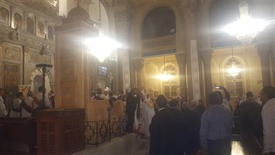 بالصور.. الأنبا بافلي يترأس صلاة القيامة بـ«مرقسية الإسكندرية»