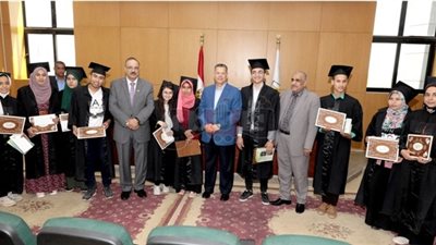 محافظ بني سويف يكرم 65 من أوائل الثانوية والدبلومات والإعدادية