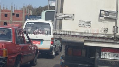 تكدس السيارات على الطريق الزراعى أمام مدينة طوخ