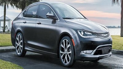 «كرايسلر» تسحب 900 ألف سيارة لـ «عيوب فنية»