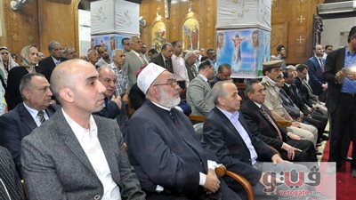 بالصور.. محافظ القليوبية ومدير الأمن يشاركان في قداس عيد القيامة