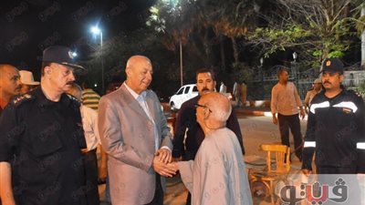 بالفيديو والصور.. محافظ أسوان يتفقد الكنائس خلال قداس القيامة