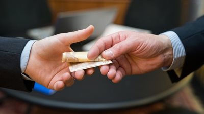 استعجال التقارير الصوتية لتسجيلات رشوة متهمي أحياء القاهرة