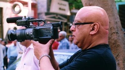 إنجي على تستضيف المخرج خيرى بشارة في أسرار النجوم.. الخميس