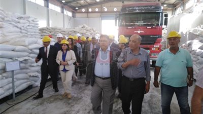 نائب وزير الزراعة تتفقد مصانع أعلاف الأسماك بدمياط الجديدة ( صور )