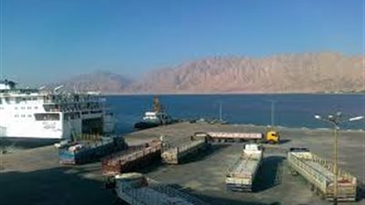 ميناء نويبع يستقبل 375 راكبا و4 تريلات