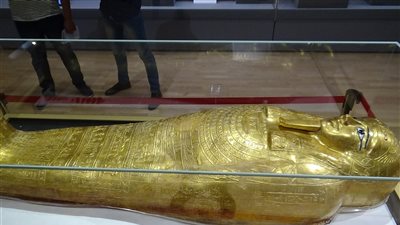 10 صور ترصد لحظة عرض تابوت الكاهن 