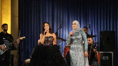 رنا سماحة ونداء شرارة يبدعان في حفل الأوبرا بأغاني الزمن الجميل (صور)