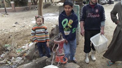 «العطش» يجتاح مركز ناصر ببني سويف.. الأهالي: انقطاع المياه يوميًا لأكثر من 12 ساعة.. عضو بـ «النواب»: تقدمت بطلب لمضاعفة إنتاج محطة المياه.. رئيس المركز: المحطة ضعيفة وتغذي مركزين 