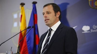 رئيس برشلونة السابق يصل المحكمة للخضوع للتحقيق بقضية 