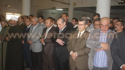 محافظا المنوفية والقليوبية يشيعان جنازة رئيس مباحث شبرا الخيمة