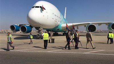 مطار القاهرة يستقبل أكبر طائرة في العالم
