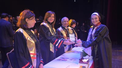 وزيرة الهجرة تشيد بمشروعات تخرج طلبة اللغة والإعلام بالأكاديمية العربية