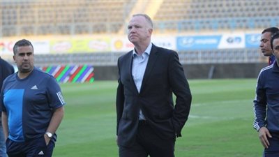 «ماكليش» يتفقد أرضية بتروسبورت قبل لقاء الزمالك والإنتاج