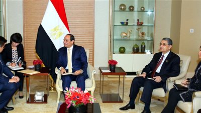 السيسي يلتقي رؤساء كبرى الشركات في كوريا الجنوبية.. يبحث مع «آي إم جي» تنفيذ مشروعات لتوليد الطاقة..يستعرض المشروعات الكبرى مع رئيس اتحاد الصناعات الكوري.. يدعو رئيس «لوتي» للاستثم