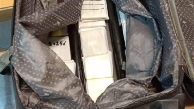 إحباط تهريب هواتف بحوزة مضيفة بمطار القاهرة